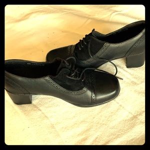 Black Clark’s bendables lace up